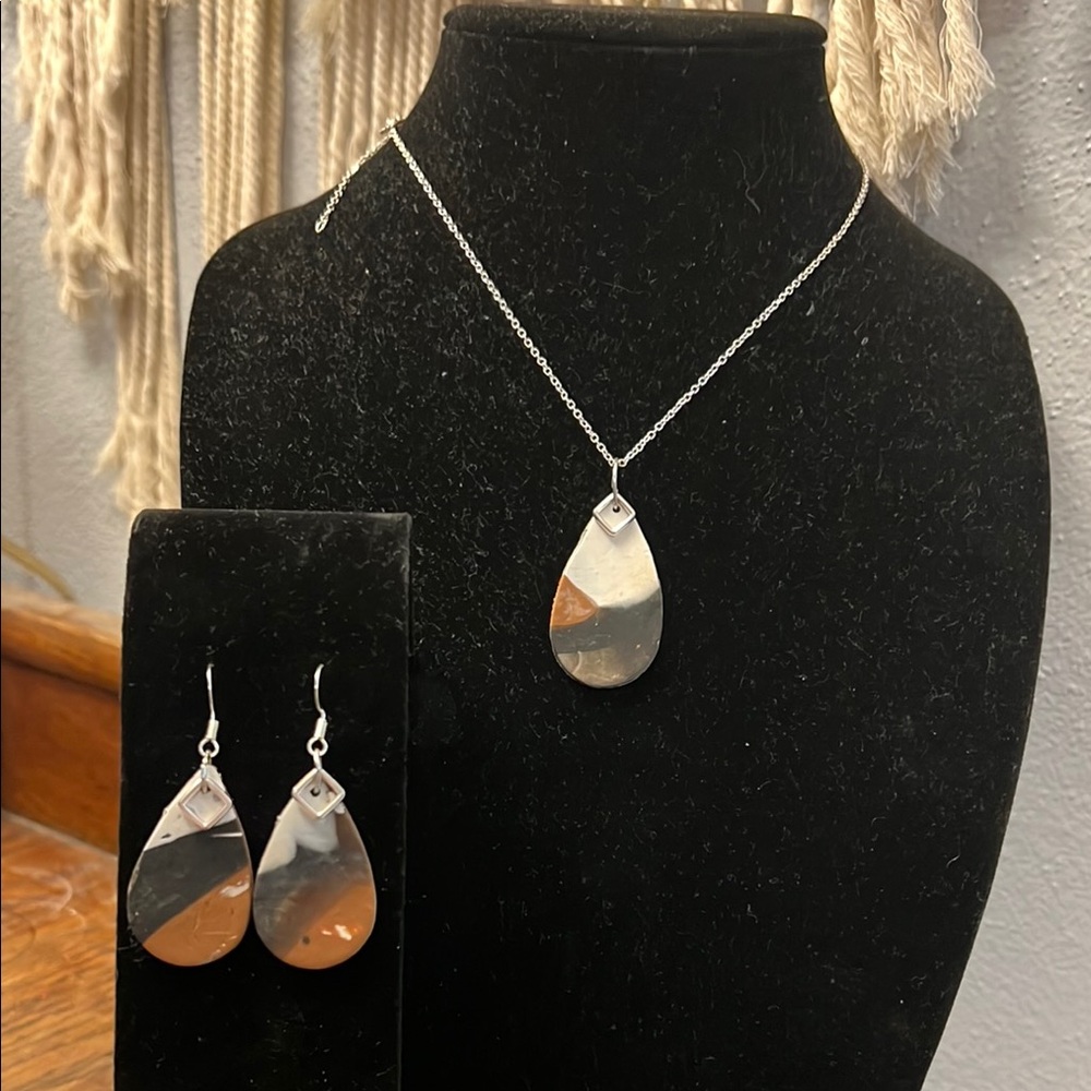 Elegant Silver and Gold Teardrop Jewelry Set